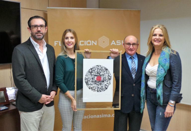 El presidente de ASIMA recibe una serigrafía de la artista Irene Navarro