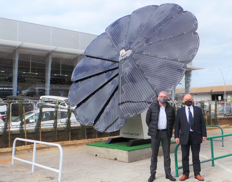 ASIMA instala el sistema Smartflower para suministrar energía verde a las aulas de formación del Antiguo Parque de Bomberos